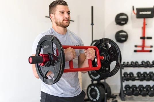 Mengapa Tricep Bar Harus Ada di Alat Latihan Anda
