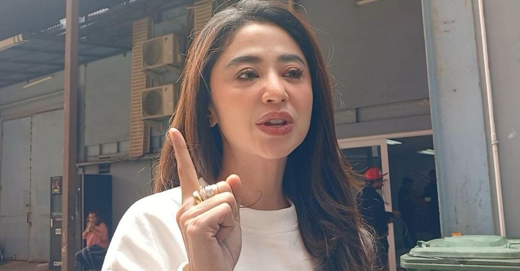 Dewi Perssik: Perjalanan Setahun Pasca Putus, Usaha Menemukan Pria Idaman